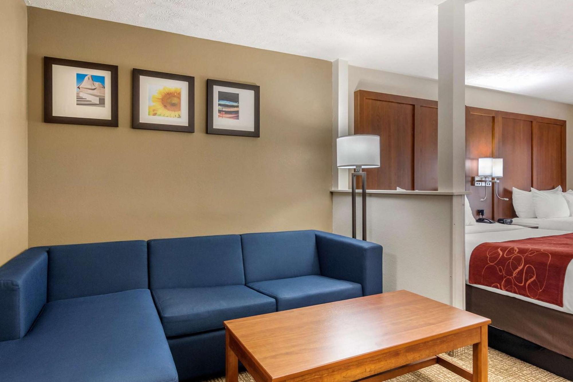 Comfort Suites Speedway - Канзас-Сити Экстерьер фото